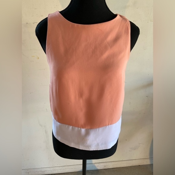 Banana Republic Tops - Petite banana republic 2P in perfect condition